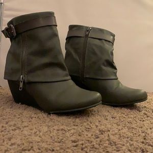 Blowfish Women’s Booties.  charcoal Gray size 7.5.